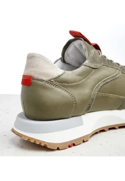SNEAKER